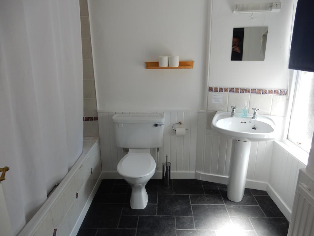 The Bruce Inn B&B Falkland Bagian luar foto