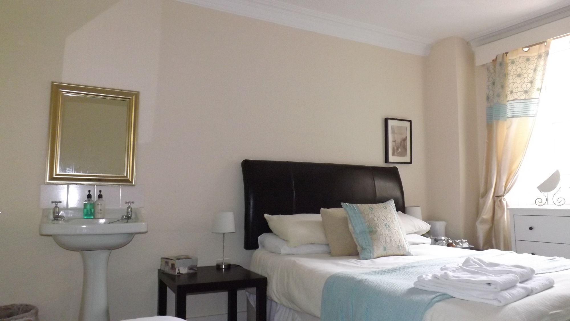The Bruce Inn B&B Falkland Bagian luar foto